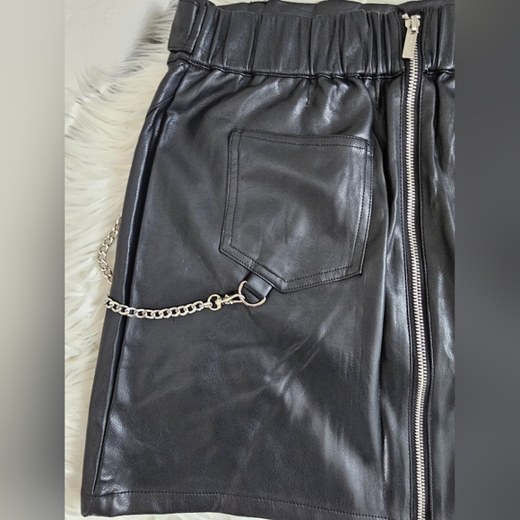 Maniere De Voir Black Leather Mini Skirt with Buckle and Chain - Picture 8 of 17